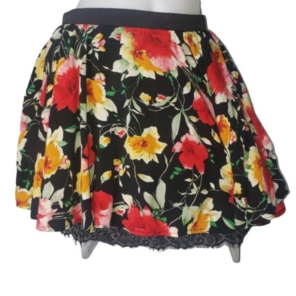 JUNK BLACK RED FLORAL LACE SKIRT SIZE SMALL